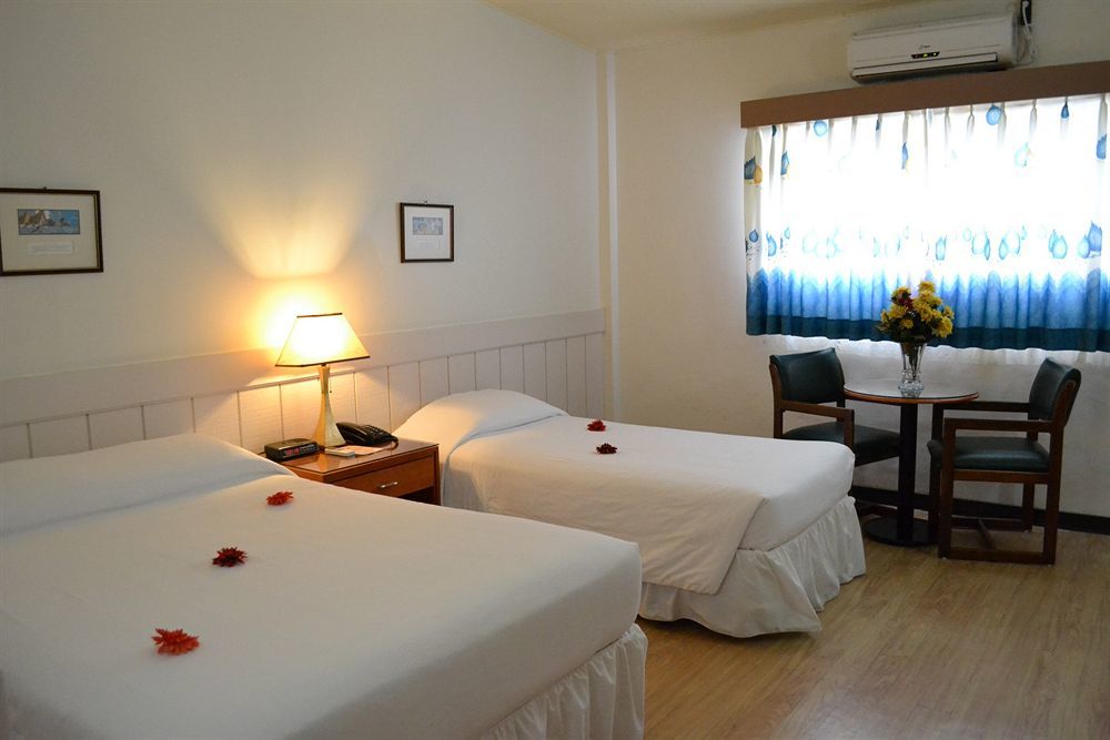Hotel West Plaza By The Sea Koror Exterior foto