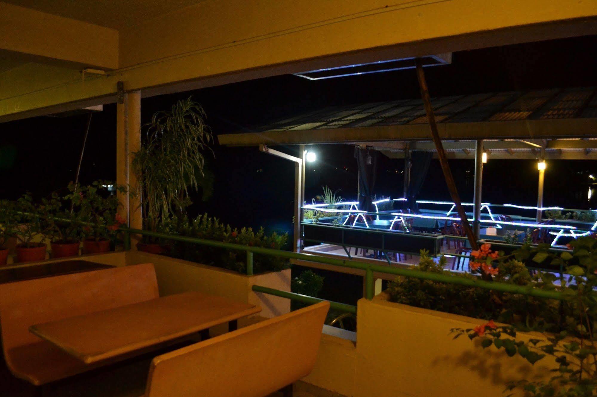 Hotel West Plaza By The Sea Koror Exterior foto