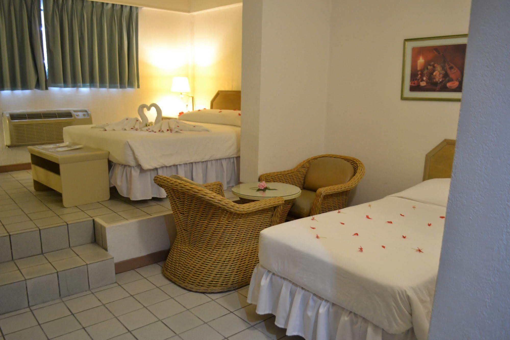 Hotel West Plaza By The Sea Koror Exterior foto